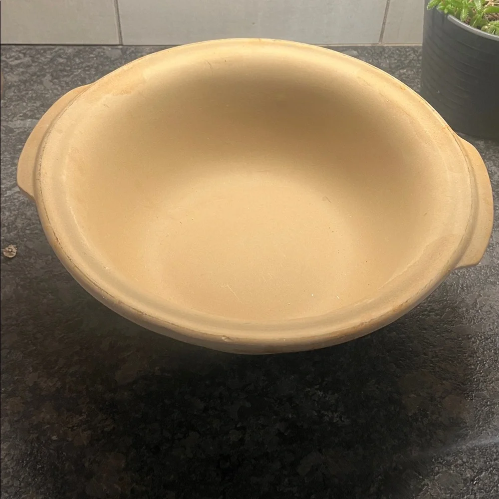 Stoneware baking bowl Pampered chef Can use inverted too as a roaster cover
